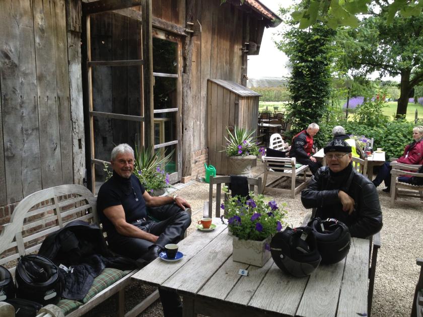 Einkehren bei Rosenhaege in Kotten - hier die Sicht auf die Terrasse
