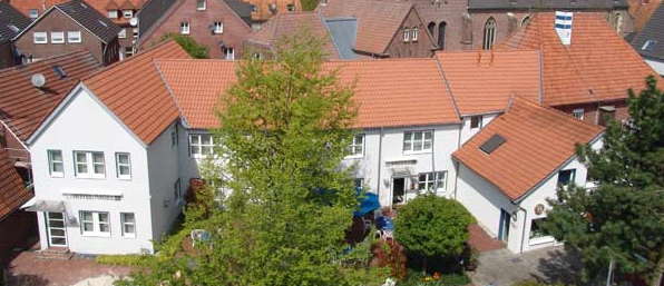 Luftaufnahme von der Hotelerweiterung in 2001. Das jetzige Haupthaus