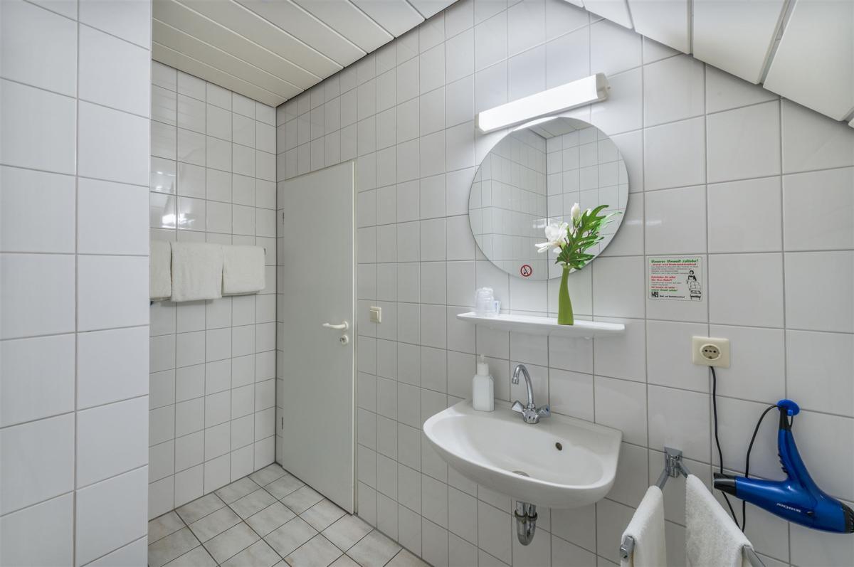 Ansicht Bad im Economy Doppelzimmer