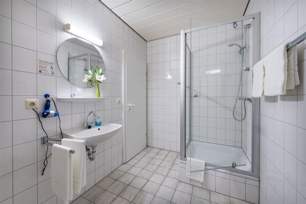 Ansicht Bad im Economy Doppelzimmer